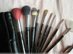 makeup brush